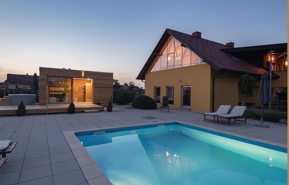 Awesome Home in Krizevci pri Ljutomeru With Sauna, Wifi and Outdoor Swimming Pool - null