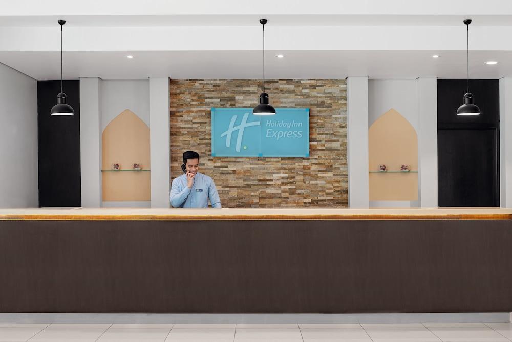 هوليداي إن إكسبريس دبي، مدينة الإنترنت، ضمن مجموعة فنادق إنتركونتنينتال - Lobby