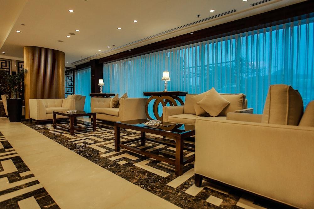 Coral Tower Hotel by Hansa - Lobby Sitting Area