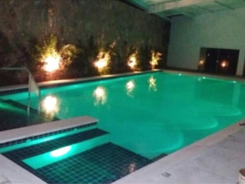 هوتل إستينسيا سانتا مونيكا - Indoor Pool