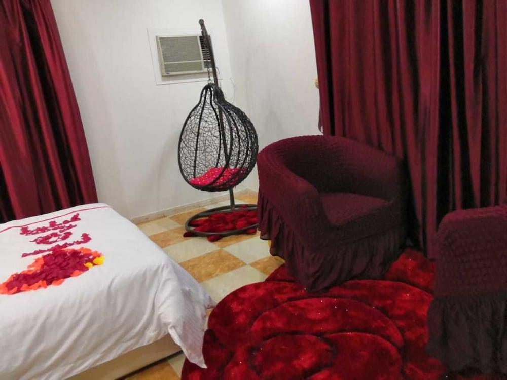 Jawhrat Al Koon Apartment - Room