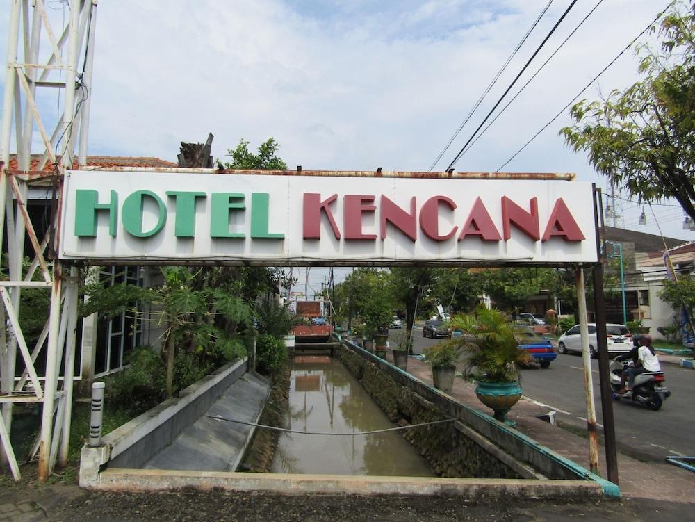 Hotel Kencana Jaya - Exterior