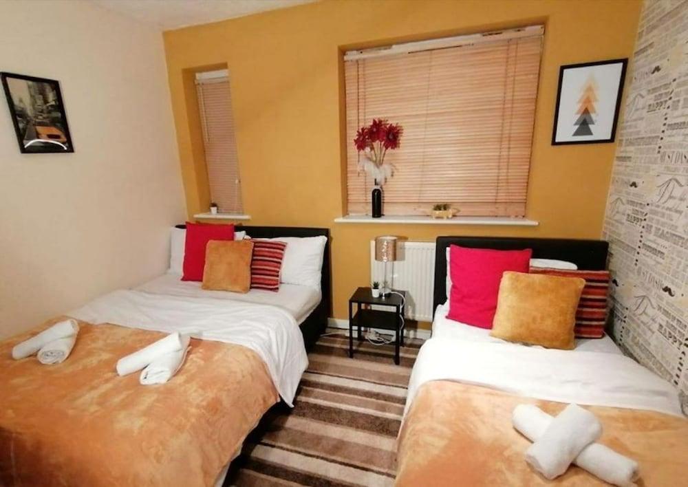 Dafolsuite - Luxury Serviced Accommodation - Featured Image