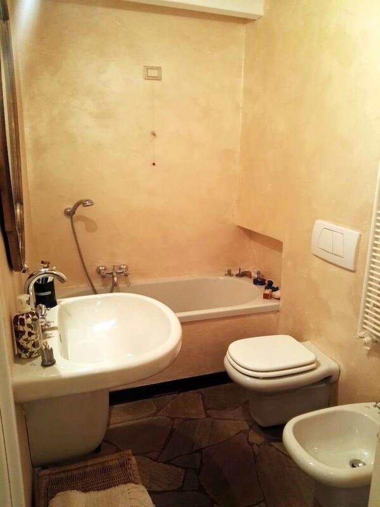 Ponte Vetero 11 Apartment - Bathroom