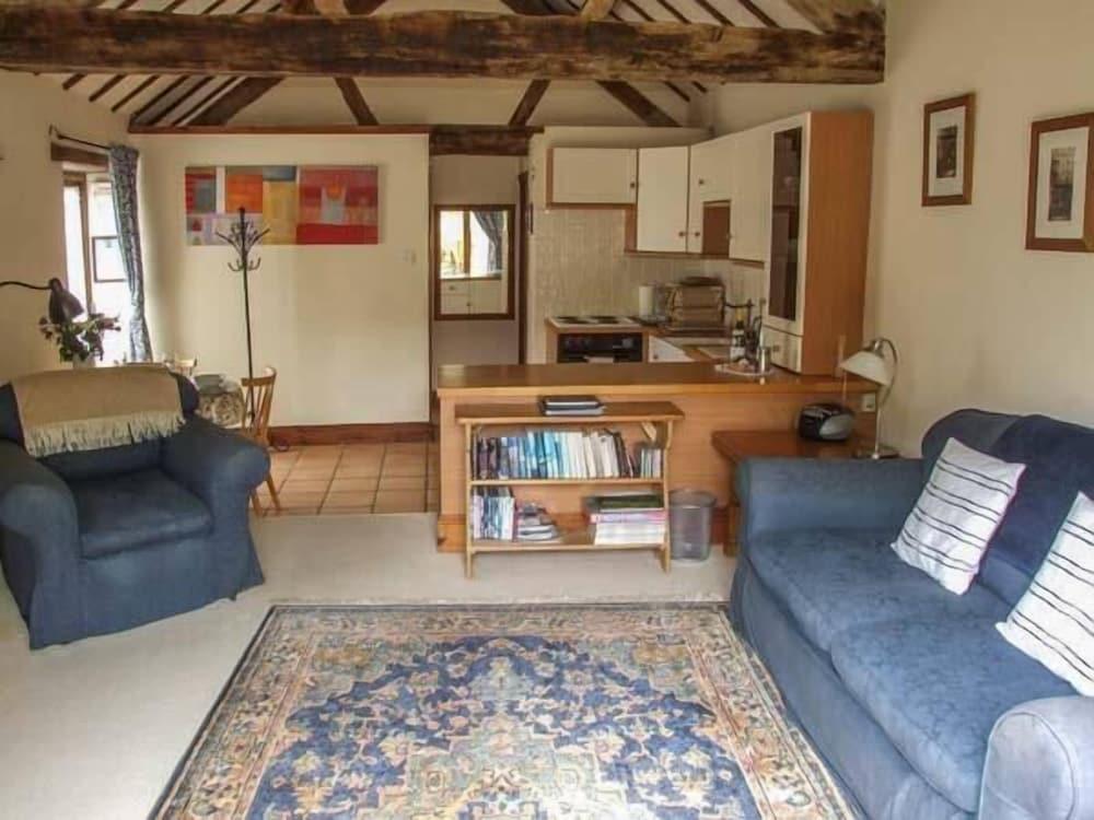 Cider Barn Cottage - Living Area