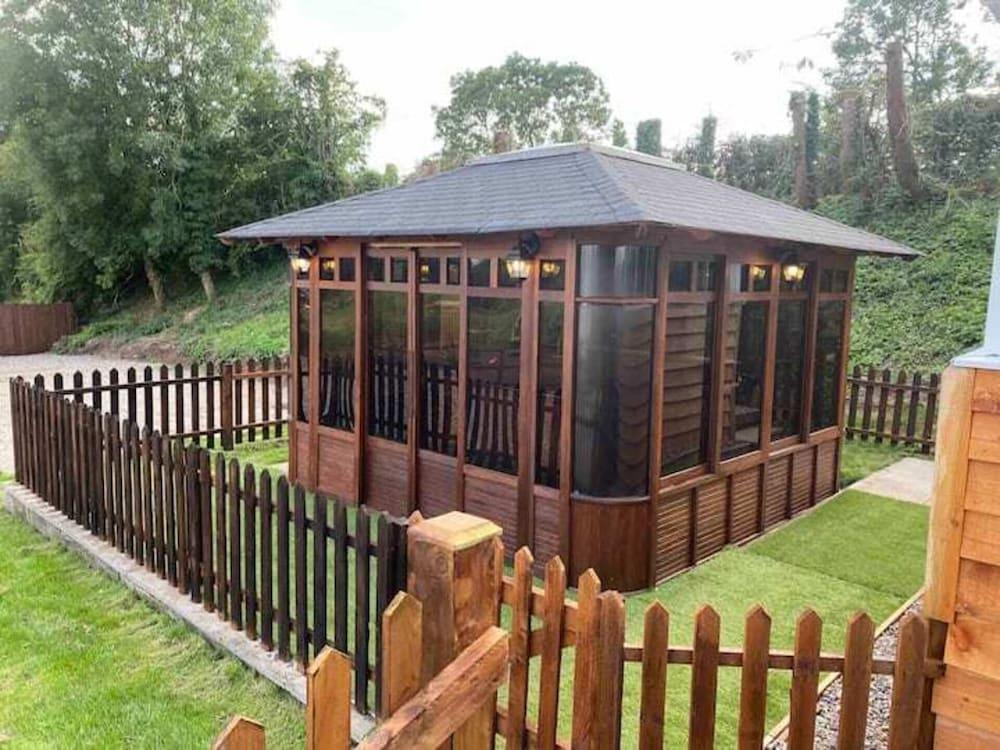 Little Holme Cosy Rural Stay With Indoor HOT TUB - Property Grounds