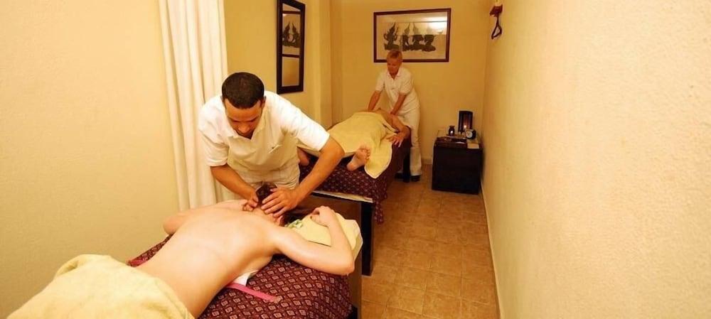 Coral Hills Resort - Massage