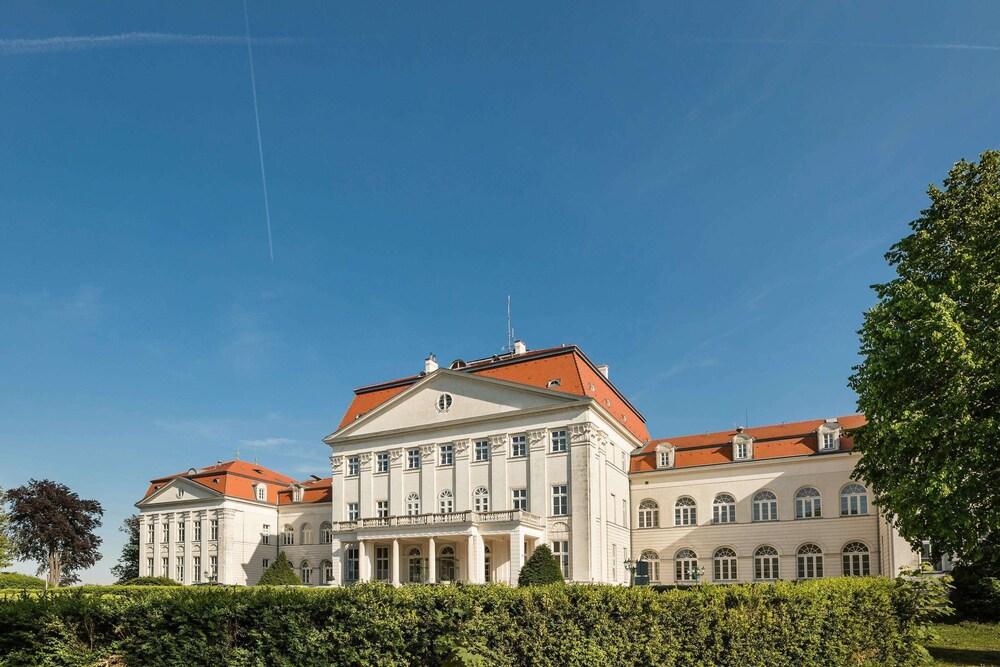 Austria Trend Hotel Schloss Wilhelminenberg - Exterior