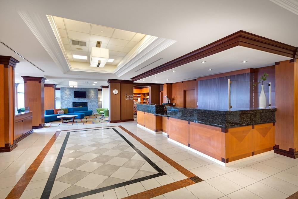 Fairfield Inn and Suites by Marriott Toronto Airport - Lobby Lounge