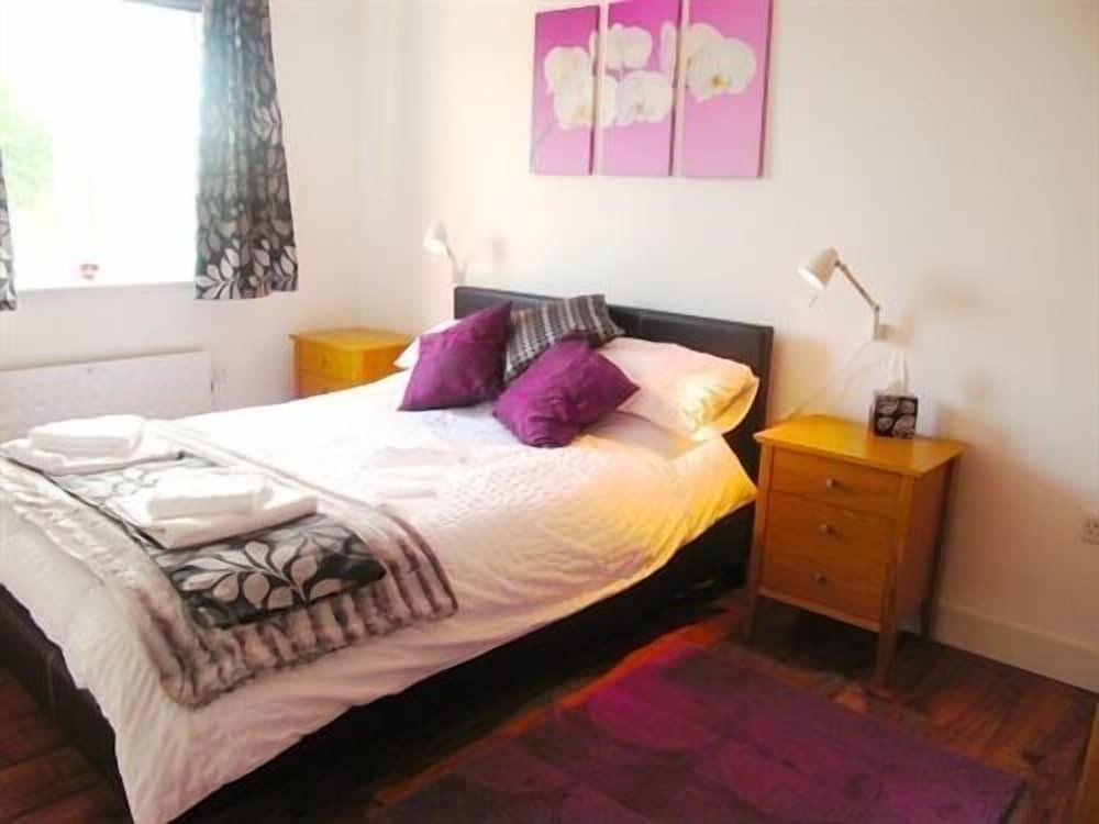 Meridian Apartments - Southend - Room