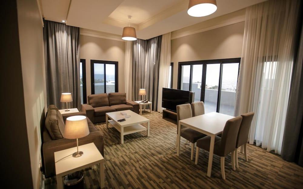 Loren Suites Corniche - Room