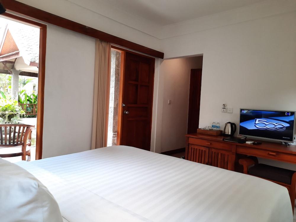 Puri Mesari Hotel - Room