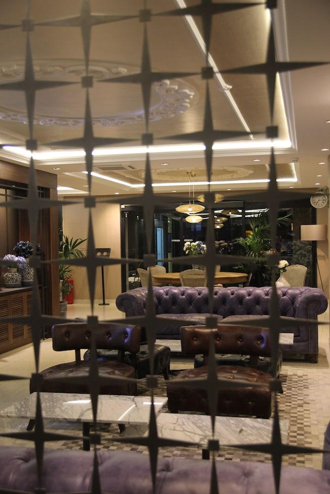 K Suites Otel - Lobby Sitting Area