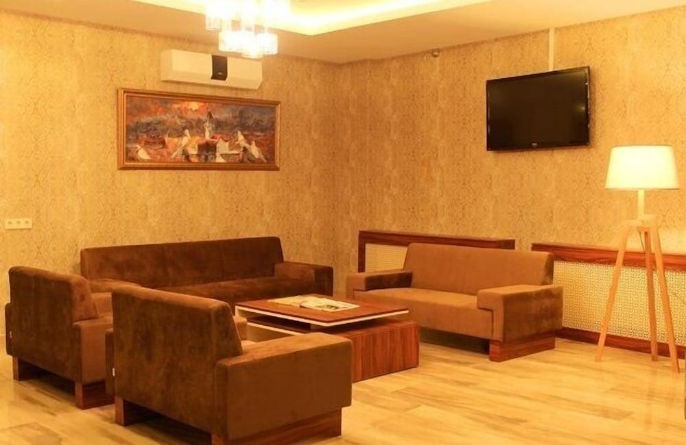 Somya Hotel - Lobby Sitting Area