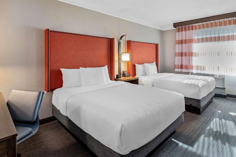 La Quinta Inn & Suites by Wyndham San Francisco Airport N - Room