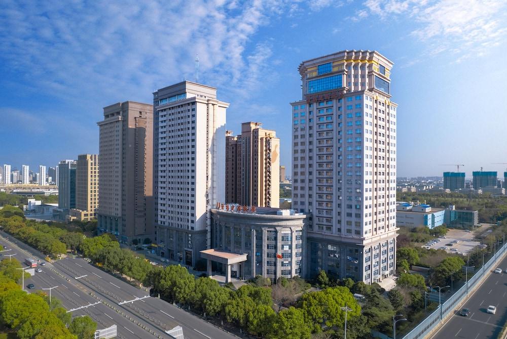 Longqi Jianguo Hotel - Exterior