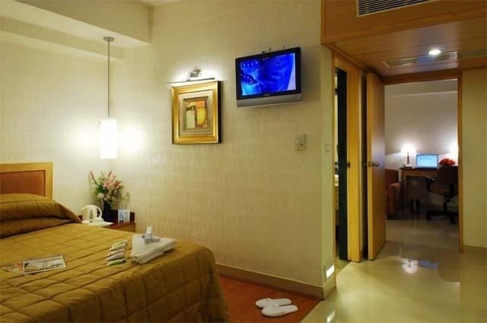 Hotel Savera - Room