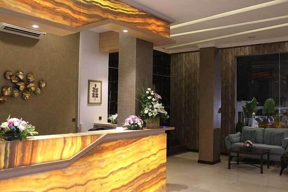 Fontana Hotel Jakarta - Lobby