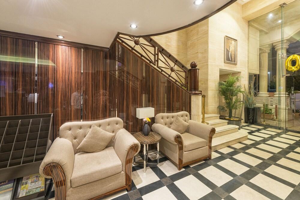 Elite Suites - Al Hamra - Lobby Sitting Area