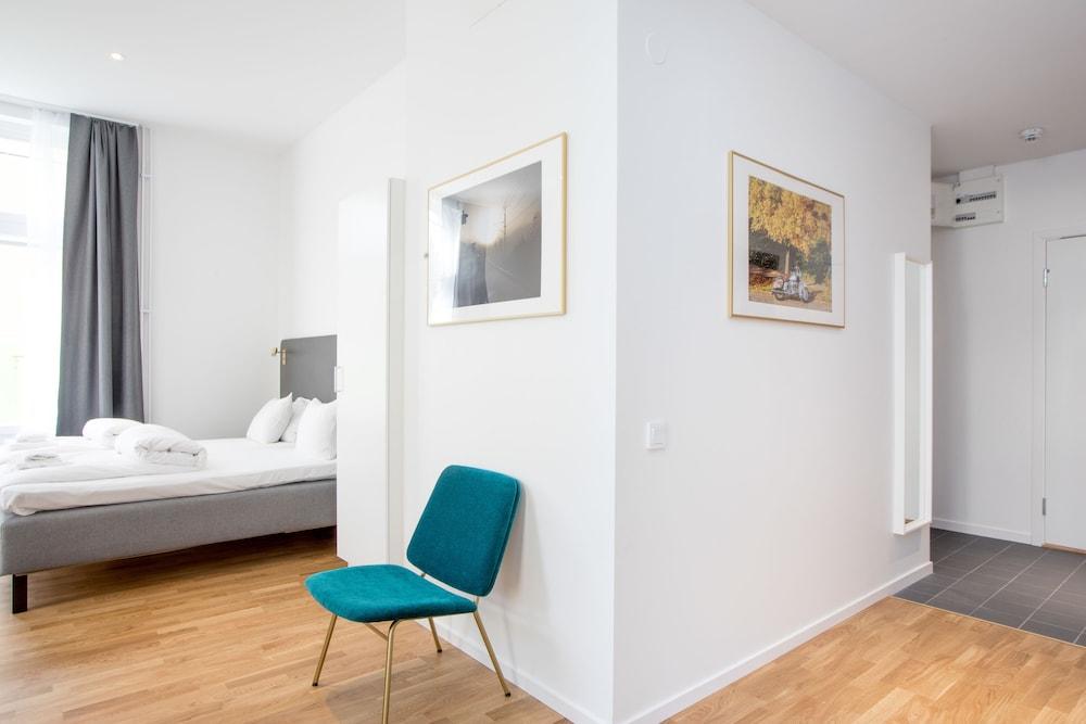 ApartDirect Sundbyberg - Room