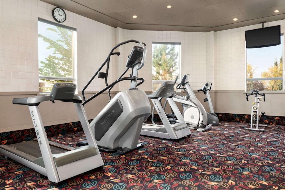 Royal Hotel Calgary, Trademark Collection by Wyndham - Fitness Facility