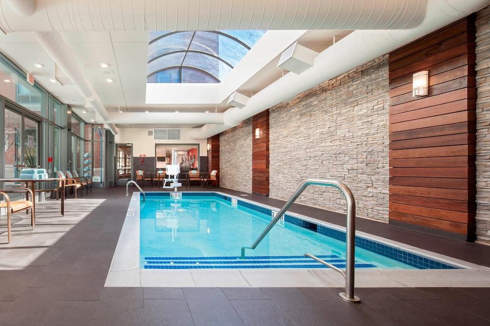 Courtyard by Marriott Boston Brookline - Indoor Pool