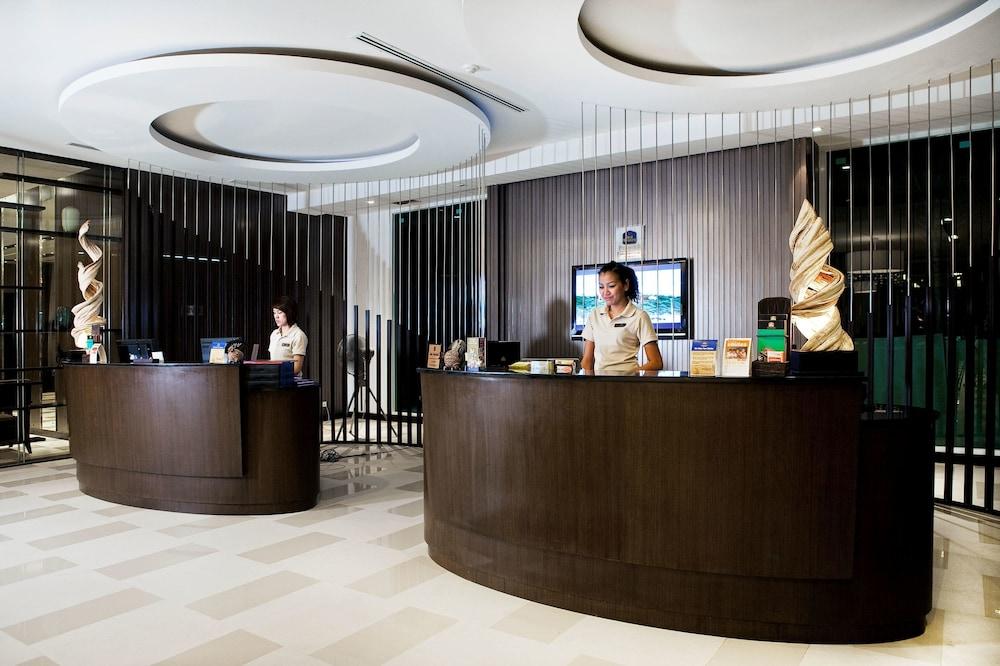 Signature Pattaya Hotel - Lobby