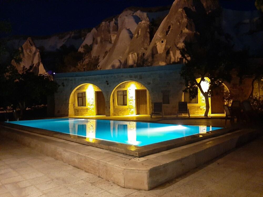 Seven Rock Cave Hotel - Pool