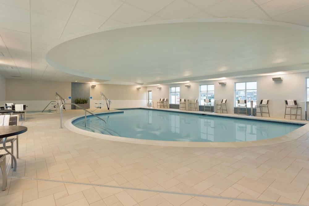 Hampton Inn & Suites Rosemont Chicago O'Hare - Pool