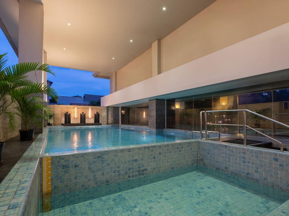 فندق سانتيكا بريمير جوبينج - سورابايا - Indoor Pool