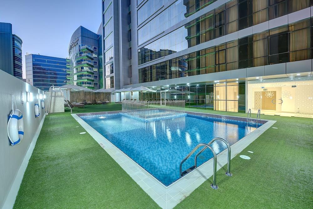 Royal Continental Hotel – Dubai Airport - Outdoor Pool
