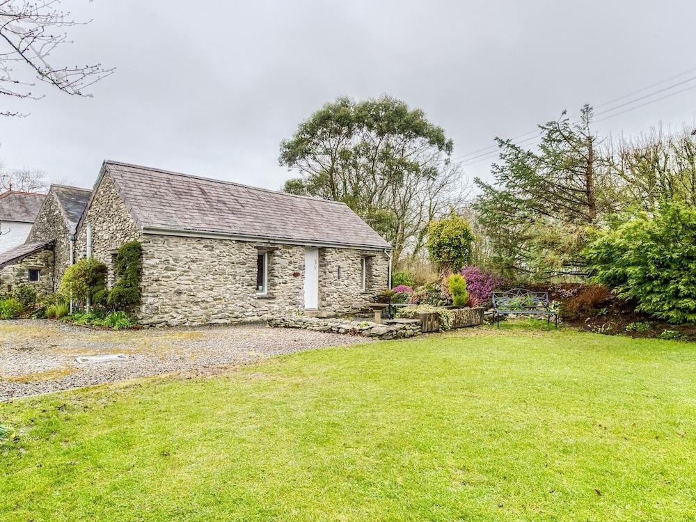 Secluded Holiday Home in Ceredigion With Garden - Featured Image
