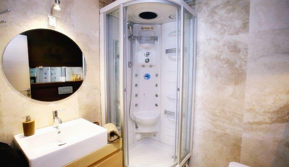 Gumbet Luxury Residence - 2 Bedrooms - Bathroom