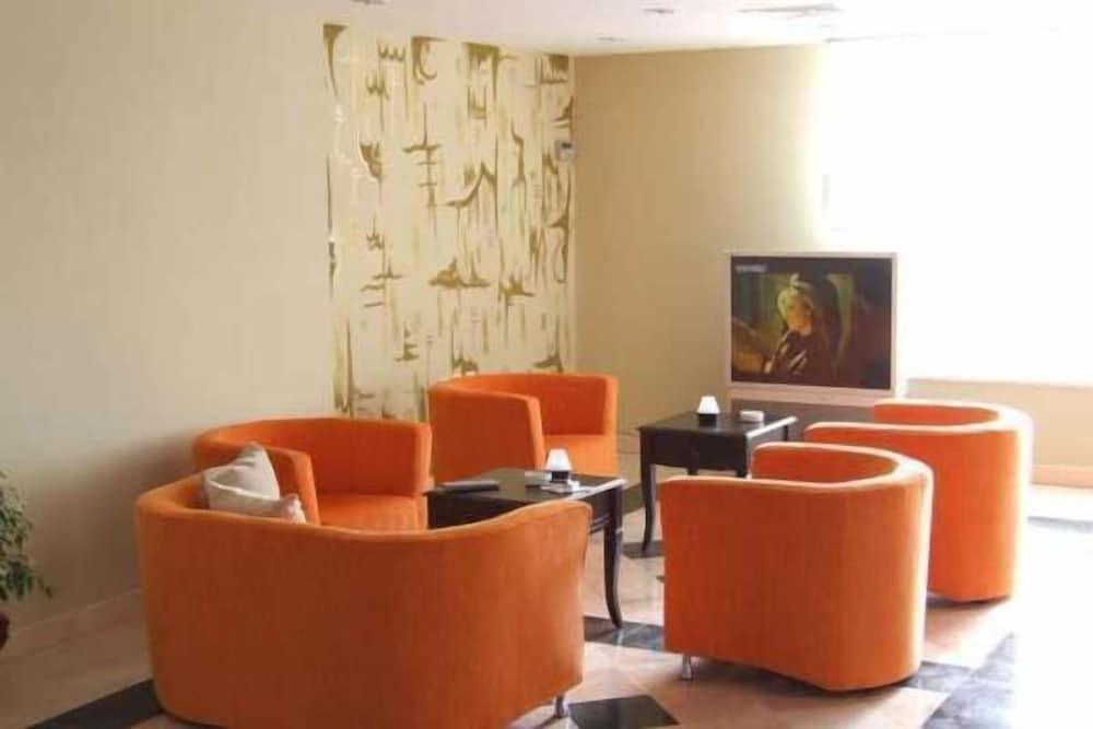 Magarsa Park Hotel - Lobby Sitting Area