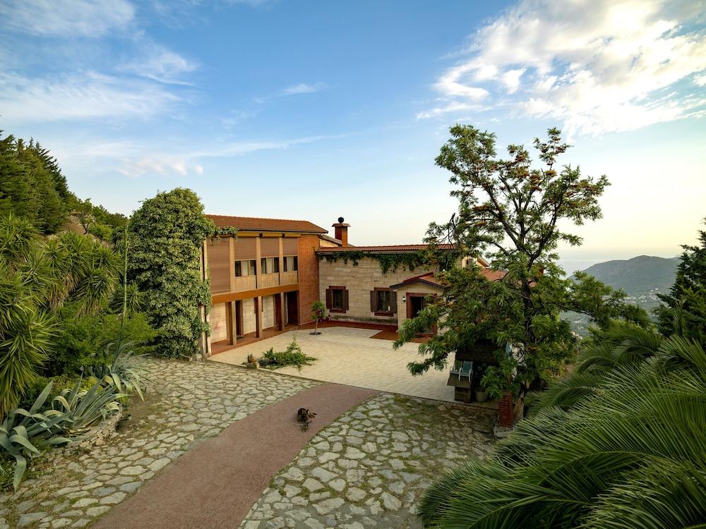 Villa Vino - Featured Image