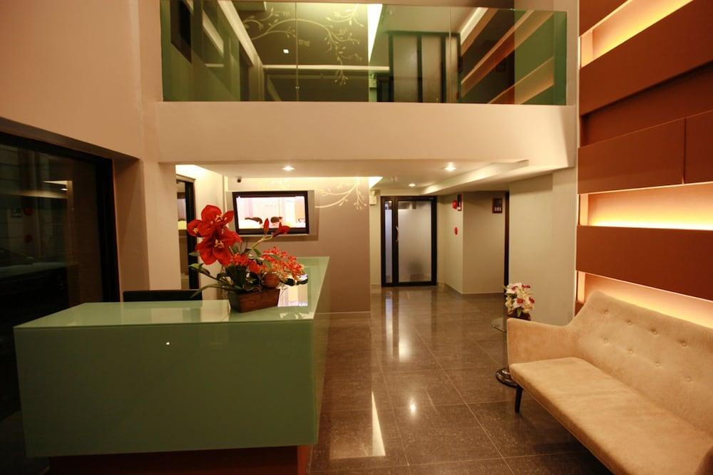 The Bangkok Major Suite - Lobby