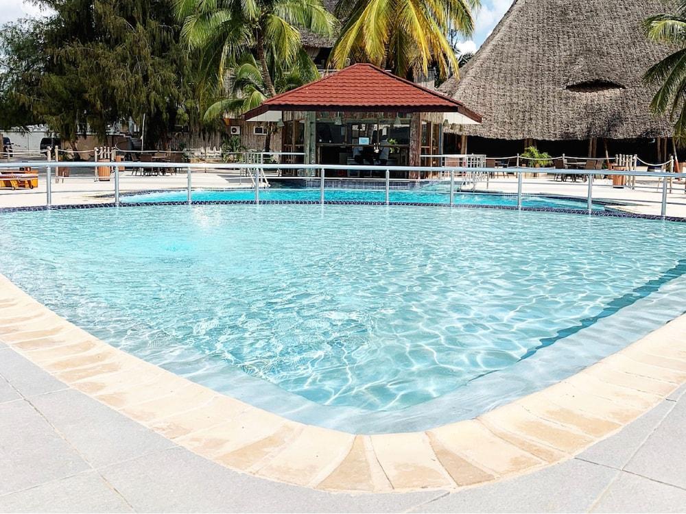 Kendwa Rocks Beach Hotel - Outdoor Pool