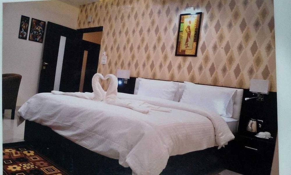 Hotel The Bellevue  Gwalior - Room