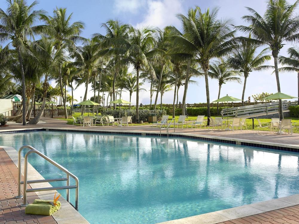 Holiday Inn Miami Beach - Oceanfront, an IHG Hotel - Featured Image