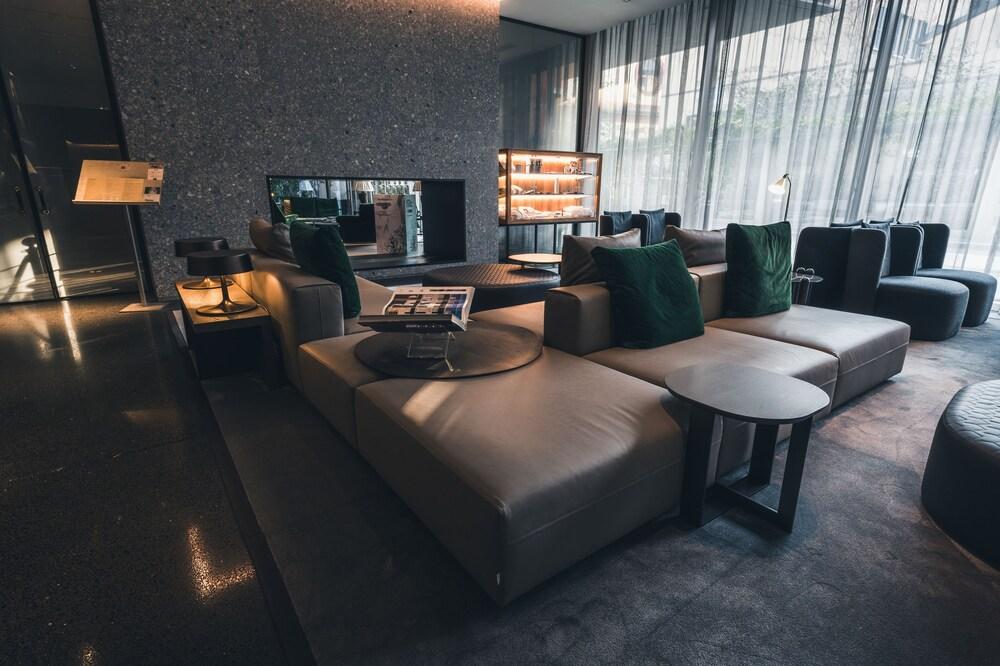 Hotel Viu Milan, a Member of Design Hotels - Lobby Sitting Area