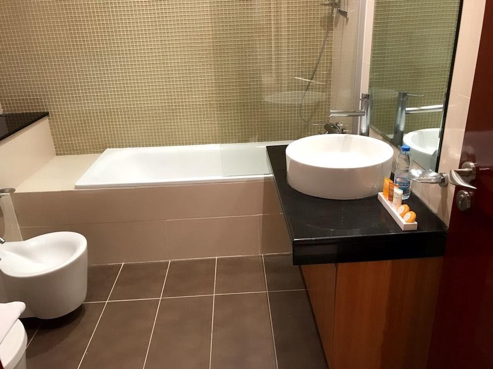 Yanjoon Holiday Homes - Marina Heights - Bathroom