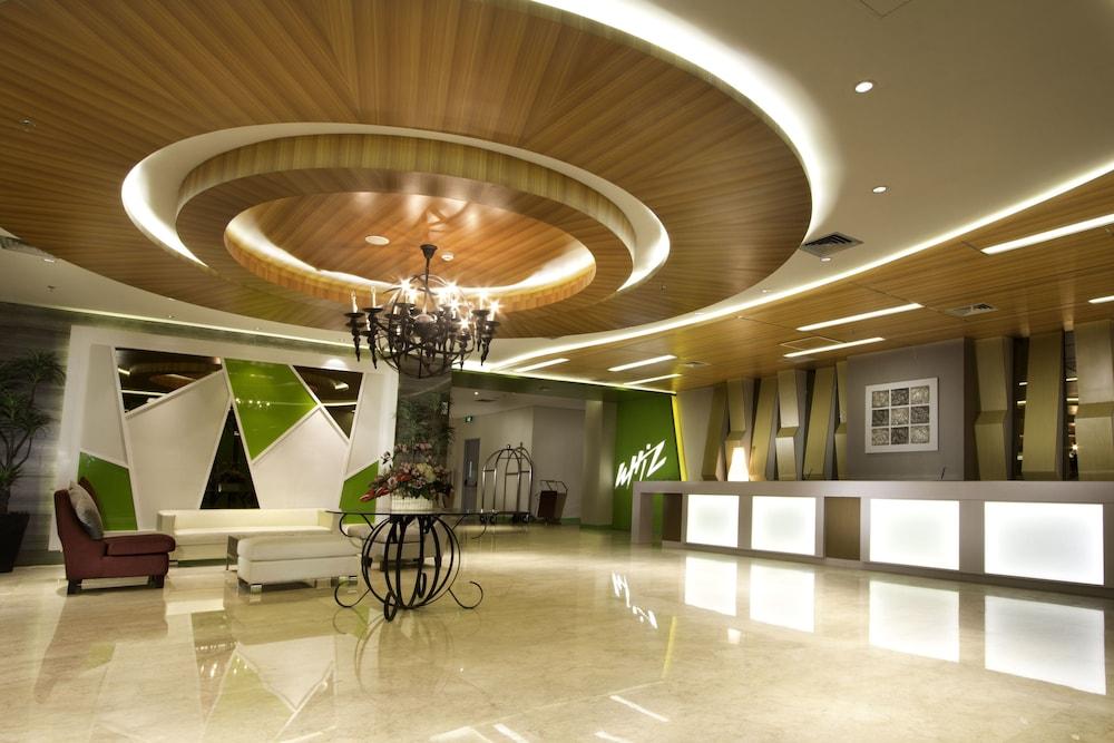 Whiz Prime Hotel Kelapa Gading - Interior Entrance