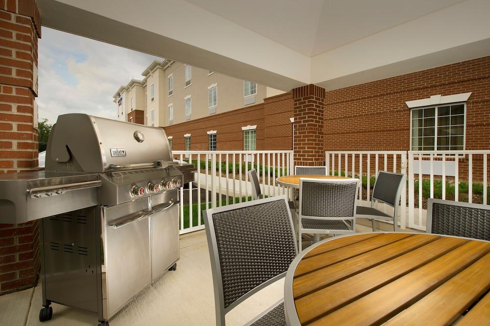 Candlewood Suites Alexandria - Fort Belvoir, an IHG Hotel - BBQ/Picnic Area