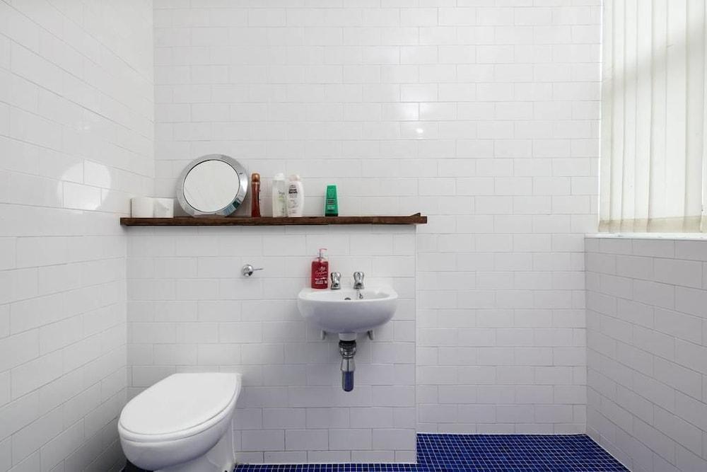 Apartment 33 - Bathroom