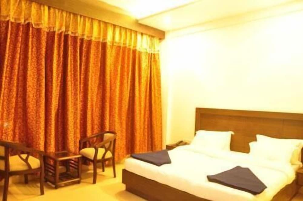 Madhu Resorts - Room