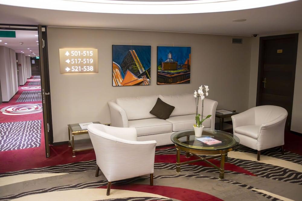 Le Royal Hotels & Resorts - Interior Detail