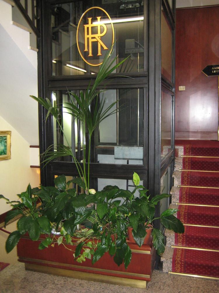 Hotel Residence - Interior Entrance