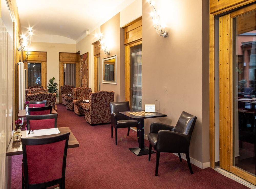 EA Embassy Prague Hotel - Lobby Lounge