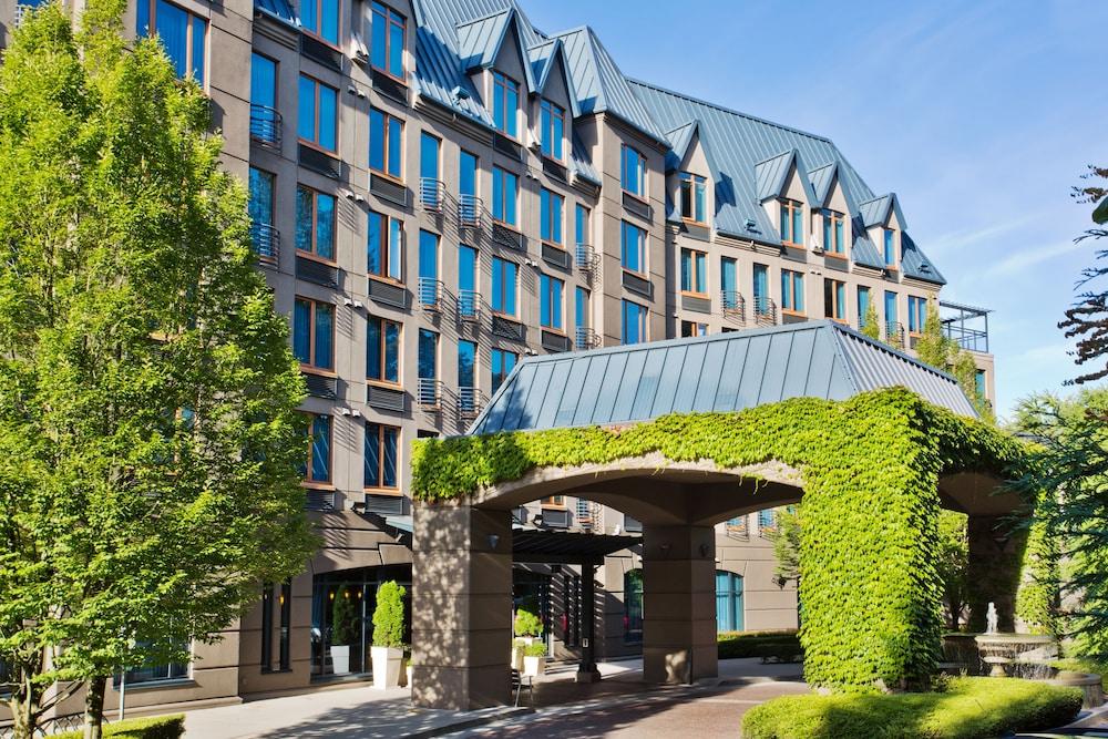 Holiday Inn Hotel & Suites North Vancouver, an IHG Hotel - Exterior