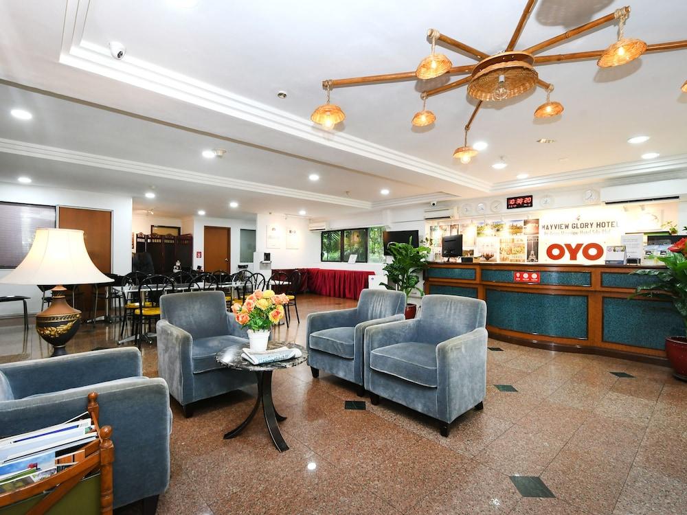 OYO 390 Mayview Glory Hotel - Lobby Sitting Area